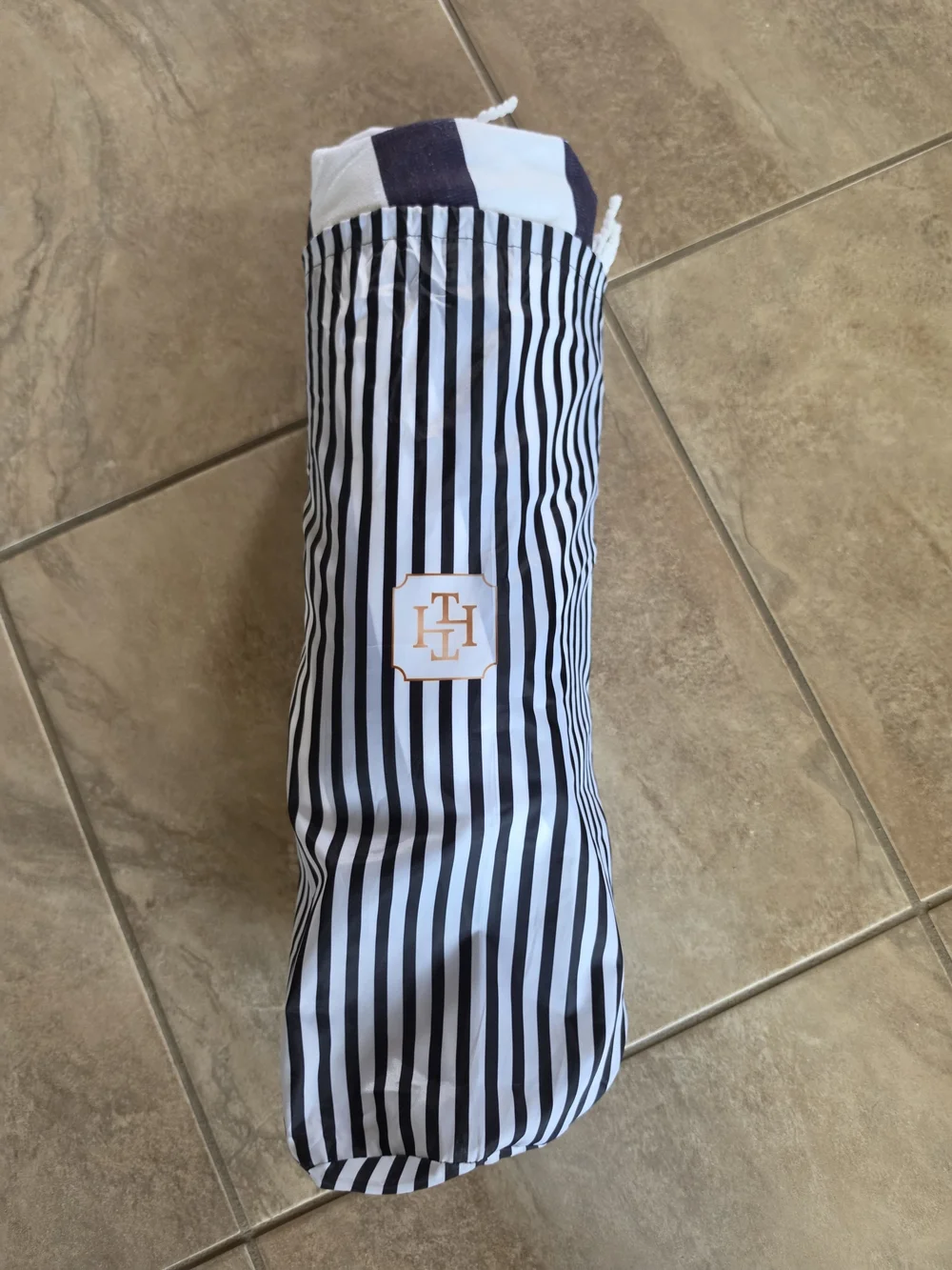 Hotelier Turndown Striped Round Fringed Beach Towel Blanket & Carry Pouch NWOT